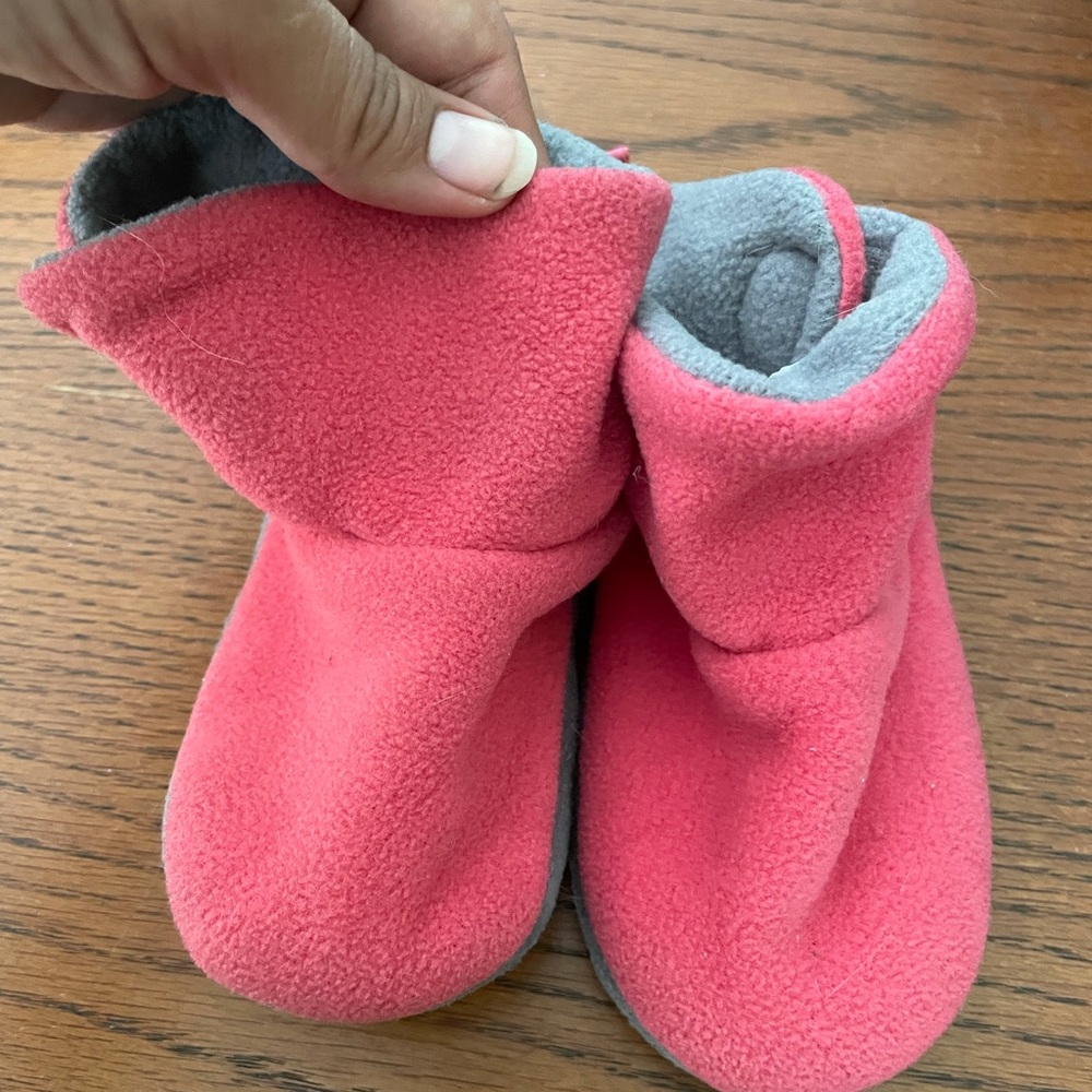 Old Navy Infant Slipper Booties size M